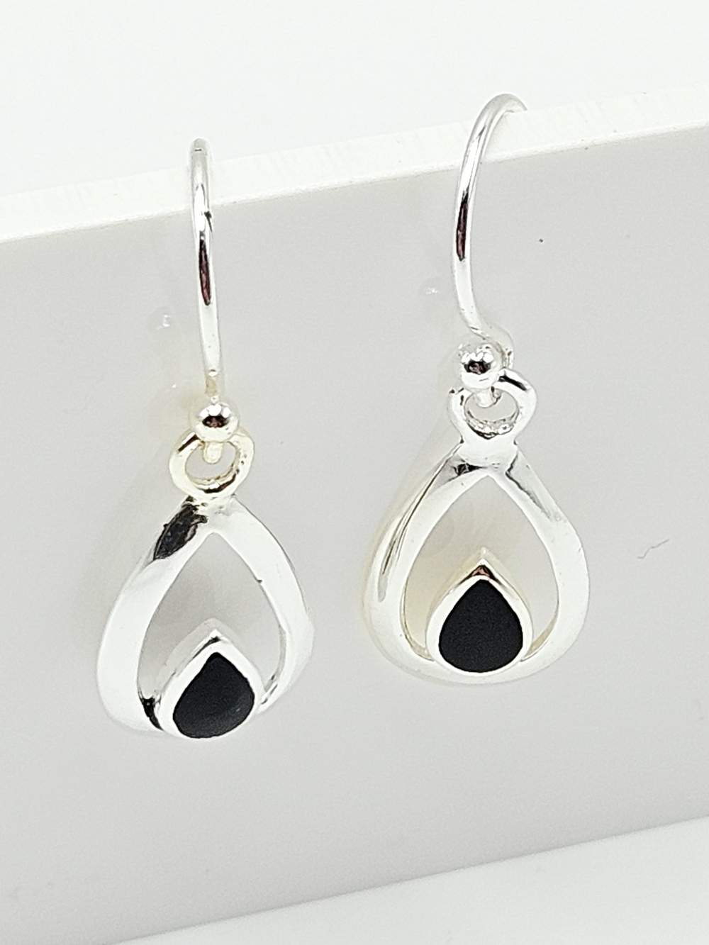 VINTAGE Sterling Silver 925 Onyx Inlay Teardrop Earrings French Hook